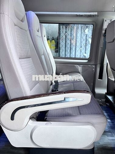 Ford Transit 2019 Luxury chỉ ĐRNV, xe rất mới