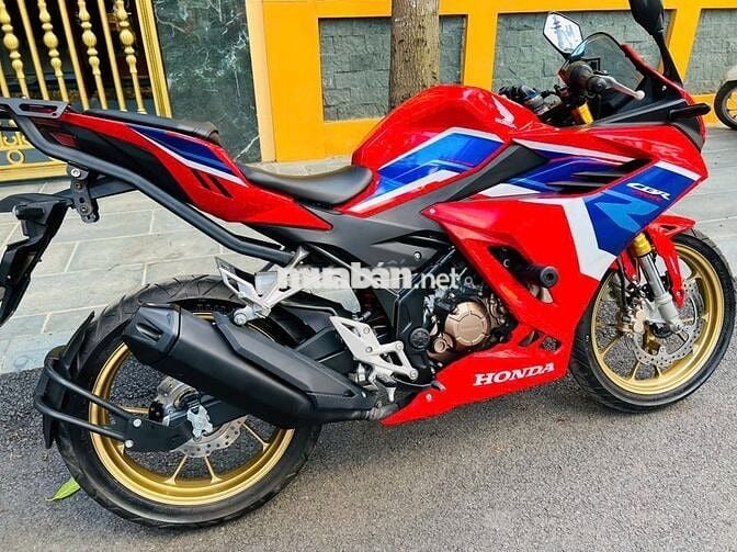 Honda CBR màu Đỏ xe mới99% chính chủ