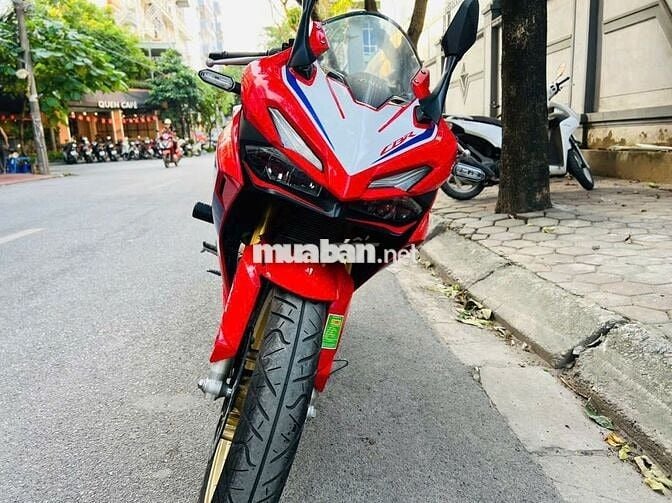 Honda CBR màu Đỏ xe mới99% chính chủ