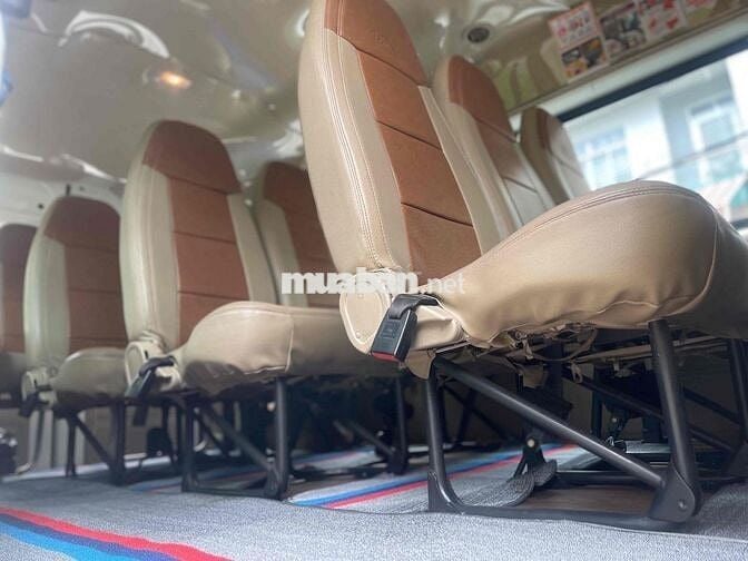 Ford Transit 16 chỗ đời 2019