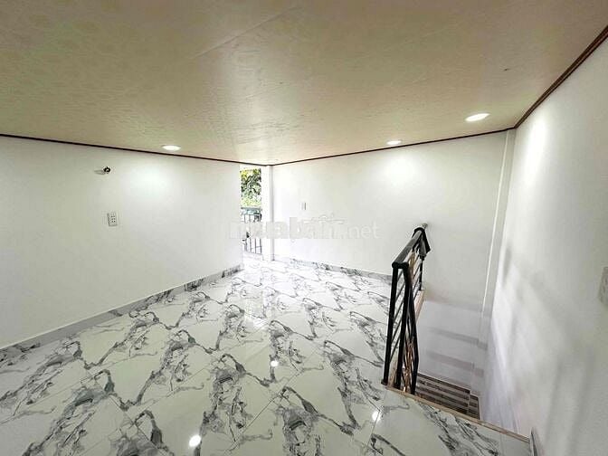 Gởi phí 3%..Mình chính chủ bán nhà đẹp ở ngay,xe hơi ngay nhà,an ninh.