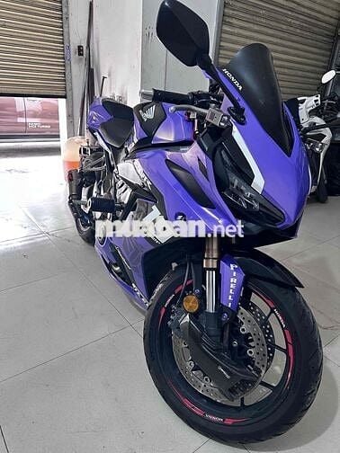 honda cbr650rr full option cần sang lại cho ae
