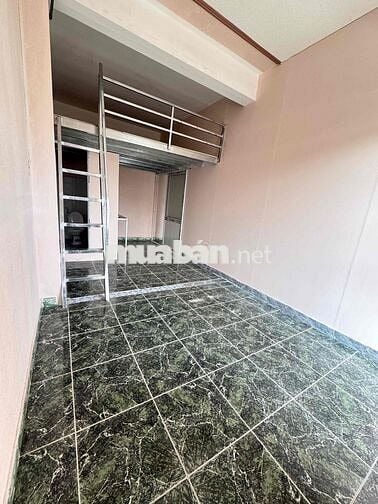 Phòng có gác máy lạnh kệ bếp ban công ngay gần bến xe Q8 500m