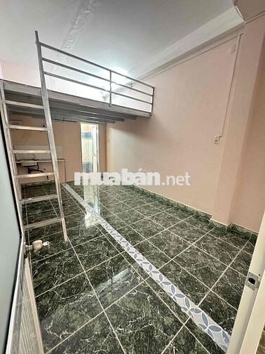 Phòng có gác máy lạnh kệ bếp ban công ngay gần bến xe Q8 500m