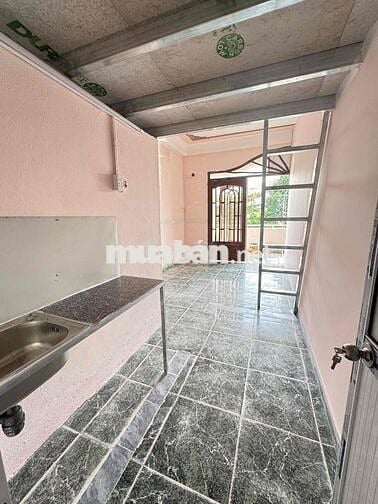 Phòng có gác máy lạnh kệ bếp ban công ngay gần bến xe Q8 500m