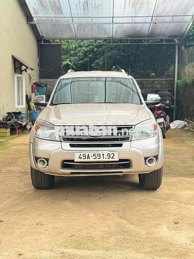 Ford Everest 2013 2.5L 4x2 MT - 123456 km