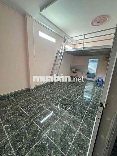 Phòng có gác máy lạnh kệ bếp ban công ngay gần bến xe Q8 500m