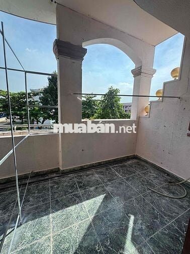 Phòng có gác máy lạnh kệ bếp ban công ngay gần bến xe Q8 500m