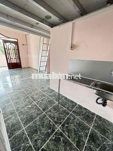 Phòng có gác máy lạnh kệ bếp ban công ngay gần bến xe Q8 500m