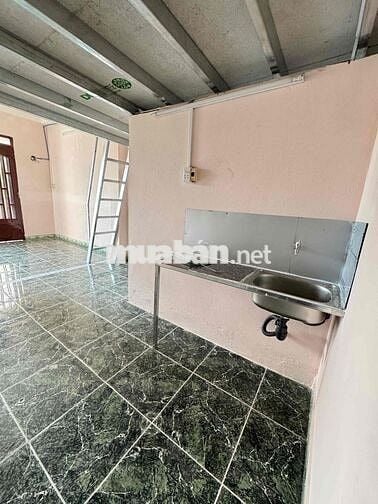 Phòng có gác máy lạnh kệ bếp ban công ngay gần bến xe Q8 500m