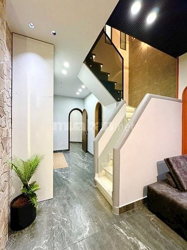 Cô Hương kêu bán căn (4x14) đường Gò Công P13 Q5, nhà còn mới hẻm 5m