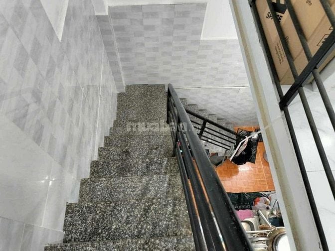 Cần bán vài căn nhà trong hẻm ở gần cầu rạch tôm 