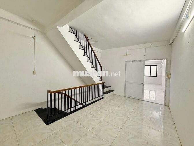 Nhà 2 Lầu 3PN Đường Nguyễn Thần Hiến chỉ 15 triệu