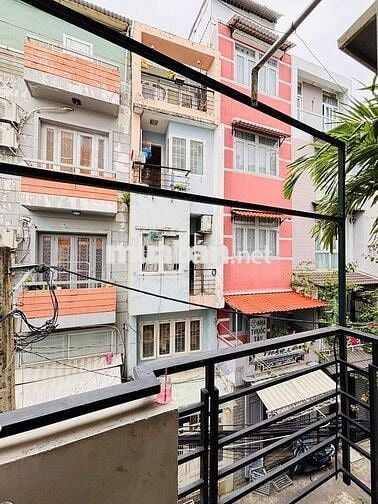 Cho thuê phòng trọ rộng 28m2 full nt bancol ngay tại đường CMT8