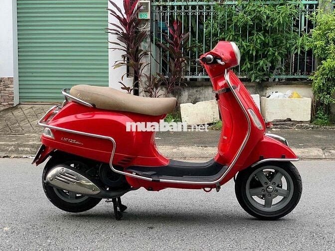 🌈Xe Vespa màu đỏ  dán keo mới  len ken 95 %