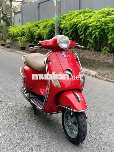 🌈Xe Vespa màu đỏ  dán keo mới  len ken 95 %