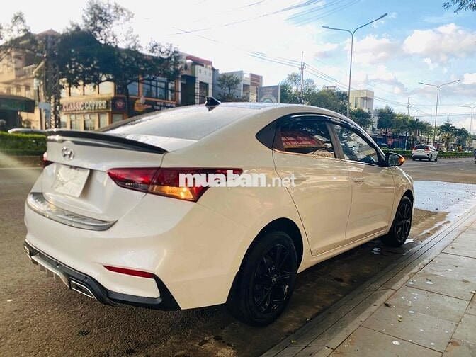 huynh dai Accent 2018