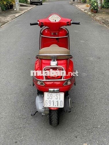 🌈Xe Vespa màu đỏ  dán keo mới  len ken 95 %