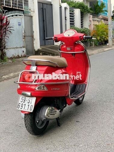 🌈Xe Vespa màu đỏ  dán keo mới  len ken 95 %