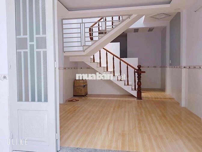 Bán nhà 1 trệt, 1 lầu - có ban công, 1 phòng khách, 2 phòng ngủ, 1 wc.