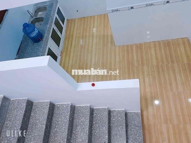 Bán nhà 1 trệt, 1 lầu - có ban công, 1 phòng khách, 2 phòng ngủ, 1 wc.