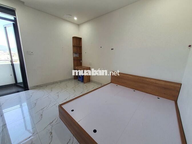 Cho thuê căn hộ studio đầy đủ nội thất, gần biển, thoáng mát