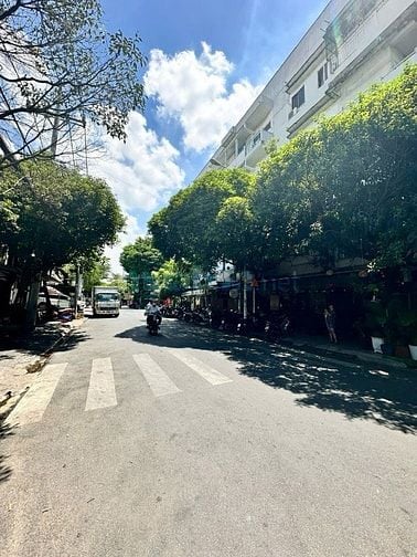 BÁN GÓC 2MT PHAN ĐÌNH PHÙNG – TRỆT 2 LẦU – VỊ TRÍ KINH DOANH HIẾM