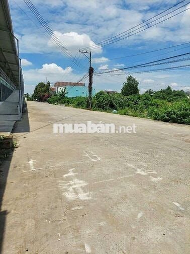 Cho thuê xưởng 600m giá 20tr tân hiệp tân Uyên đường Dt747B