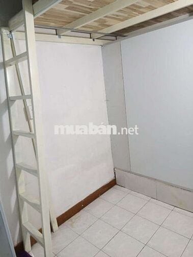 Phòng gác cao máy lạnh sau hutech