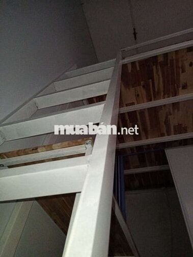 Phòng gác cao máy lạnh sau hutech