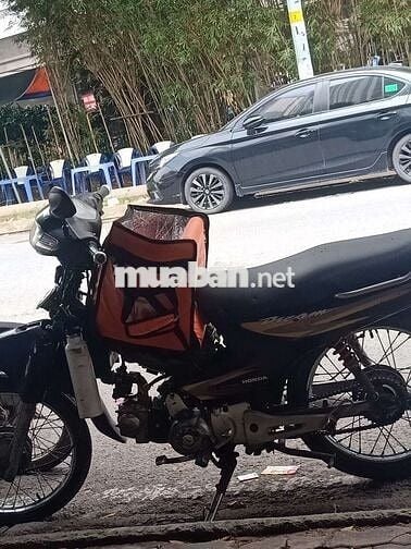 Xe nhà đang đi kẹt cần bán ae quan tâm ***