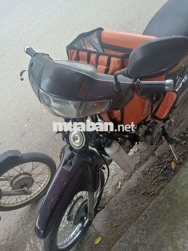 Xe nhà đang đi kẹt cần bán ae quan tâm ***