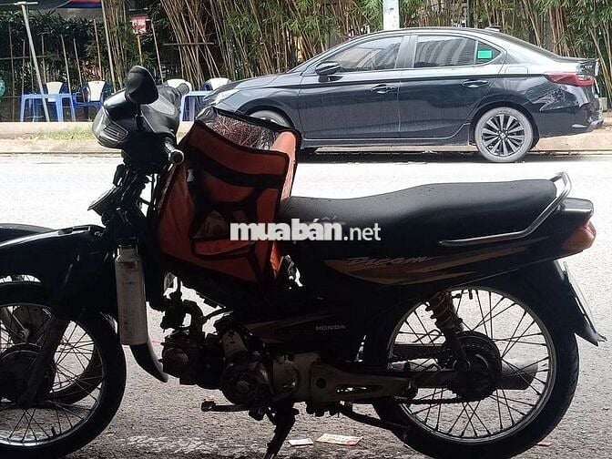 Xe nhà đang đi kẹt cần bán ae quan tâm ***