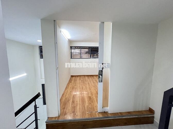 Cho thuê nhà 5PN 3WC hẻm 2/ Trần Văn Đang Quận 3