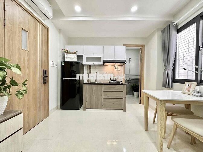 TRỐNG SẴN CĂN HỘ FULL NỘI THẤT, CỬA SỔ THOÁNG THUẬN TIỆN ĐI QUA QUẬN 1