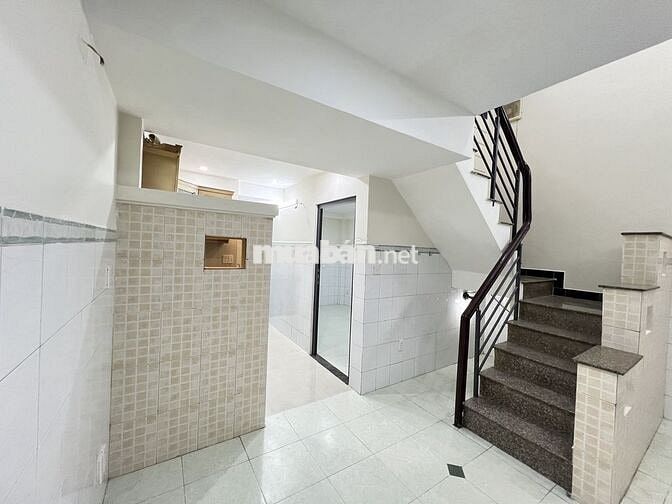 Cho thuê nhà 5PN 3WC hẻm 2/ Trần Văn Đang Quận 3