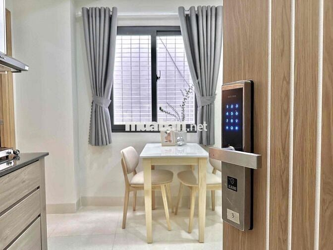 TRỐNG SẴN CĂN HỘ FULL NỘI THẤT, CỬA SỔ THOÁNG THUẬN TIỆN ĐI QUA QUẬN 1