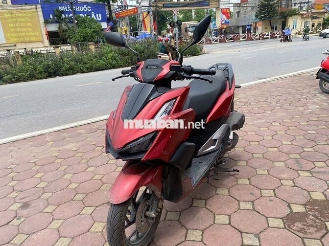 Vario 160 lướt đỏ