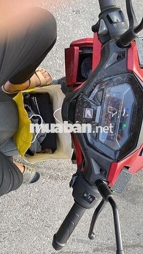 Vario 160 lướt đỏ