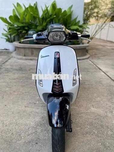 Vespa trắng đen phanh abs xe đẹp