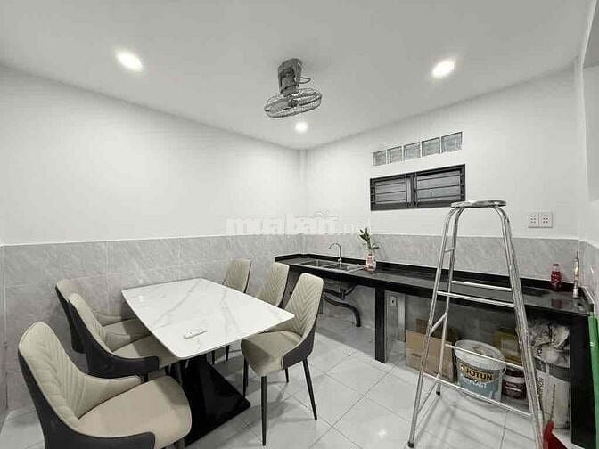 HXH Phạm Văn Đồng p11 bình thạnh 55m2 mới tặng nội thất chỉ 4.4tỷ