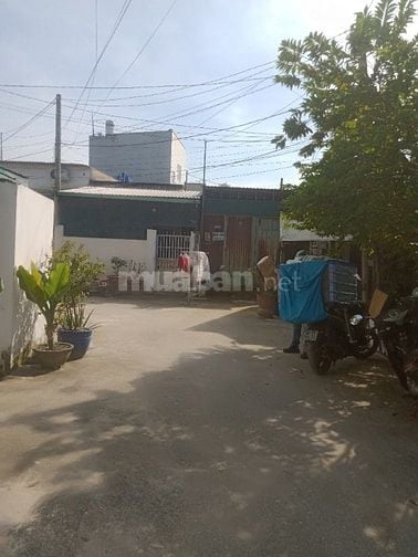 Bán nhà sổ gì hồng riêng tại xuân Thới Đông 