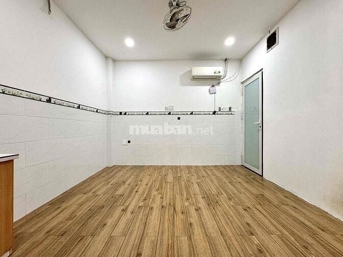 PHÒNG MÁY LẠNH NGAY CỔNG 3 CVPM QUANG TRUNG