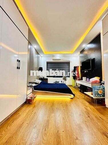 Chính Chủ Cần Bán Nhà Kim Mã - 35m2 - 1 nhà ra mặt phố - sổ vuông đẹp