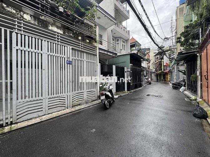 HIẾM – HẺM XE TẢI – 100M² – 5 CĂN RA MẶT TIỀN – SÁT QUẬN 1 🏡 Hẻm thô