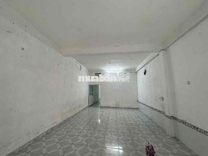 HIẾM – HẺM XE TẢI – 100M² – 5 CĂN RA MẶT TIỀN – SÁT QUẬN 1 🏡 Hẻm thô