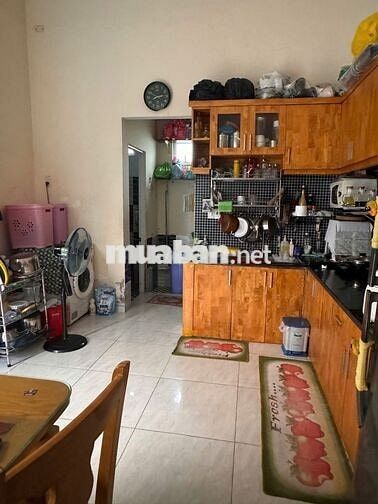 Cho thuê nhà nguyên căn có sân vườn, nơi đậu ô tô giá tốt