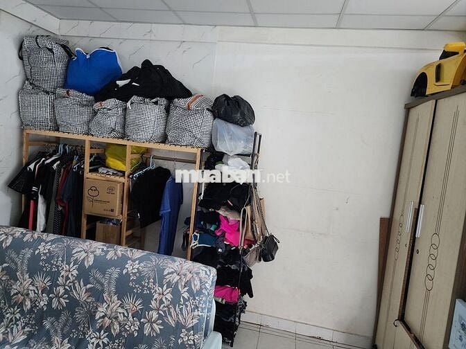 Bán căn hộ chung cư Nguyễn Thiện Thuật P.1 Q.3 SHR 2PN 1WC 2,3T TL