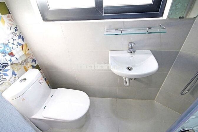 Pass phòng Ngay vòng xoay Dân chủ,đối diện toà nhà Viettel