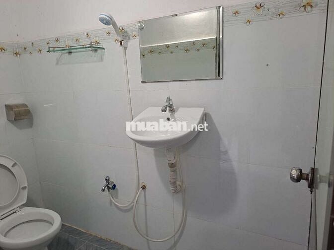 Nhà cấp 4, 1 trệt,1 lầu(gác đúc giả lầu),2 PN,2 tolet gần cầu Phú Long